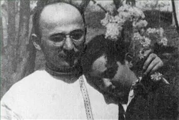 Берия с сыном Серго В этом доме в начале 1930х годов жили семьи Лаврентия - фото 28