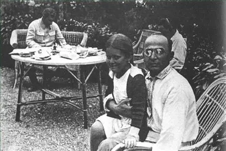 Иосиф Сталин Лаврентий Берия и дочь Сталина Светлана на даче Берия и Сталин - фото 30