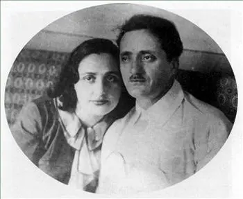 Сария и Нестор Лакоба Сария Лакоба с сыном Рауфом Тотальная чистка местного - фото 46