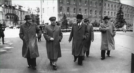 Слева направо Вознесенский Маленков Молотов Жданов Берия 1947 К 1948 году - фото 91
