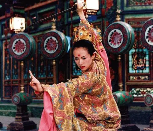 Чжан Цзыи в фильме Дом летающих кинжалов 2004 Однако философия Чжан Имоу - фото 67