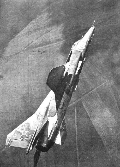 На живописном снимке известного авиационного фотографа С Скрынникова - фото 157