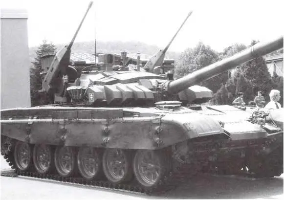 Словацкий танк Т72М2 Модерна Танк Т72С с колейным ножевым тралом КМТ8 - фото 114