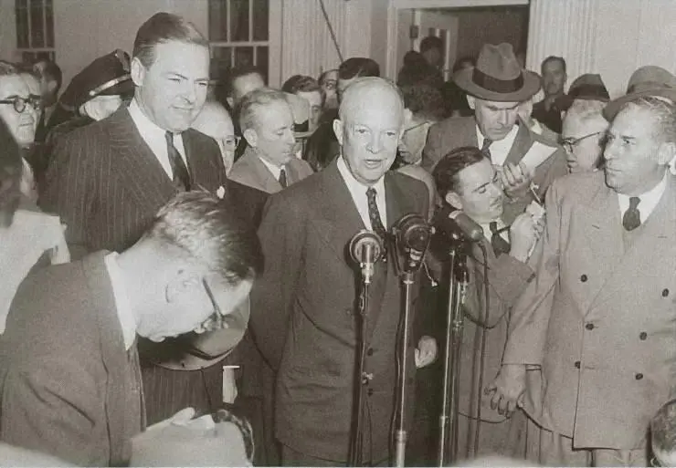 Первая прессконференция президента Эйзенхауэра 18 ноября 1952 г - фото 34