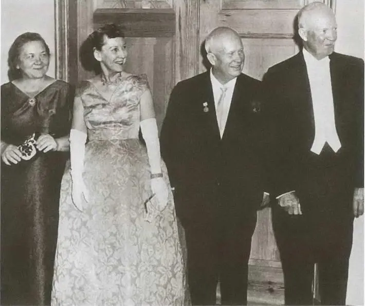 Хрущев и Эйзенхауэр с супругами 16 сентября 1959 г Встреча руководителей - фото 41