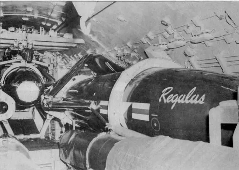 Подводная лодка Halibut перед спуском вверху и ее крылатые ракеты - фото 43
