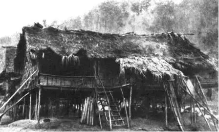 Хижины сакаев Мы направились к одной из хижин Наш английский коллега - фото 106