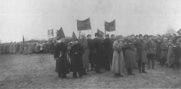 Митинг после возвращения войск с подавления Бухтарминского восстания 1923 г - фото 5
