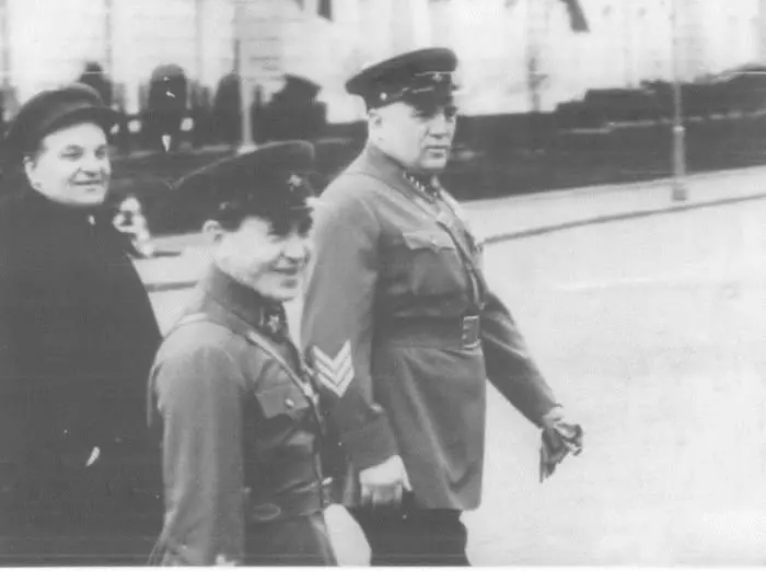 Шкирятов Ежов и Фриновский по пути на Красную Площадь 1 мая 1938 г РГАКФД - фото 30