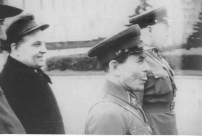Шкирятов Ежов и Фриновский по пути на Красную Площадь 1 мая 1938 г РГАКФД - фото 32