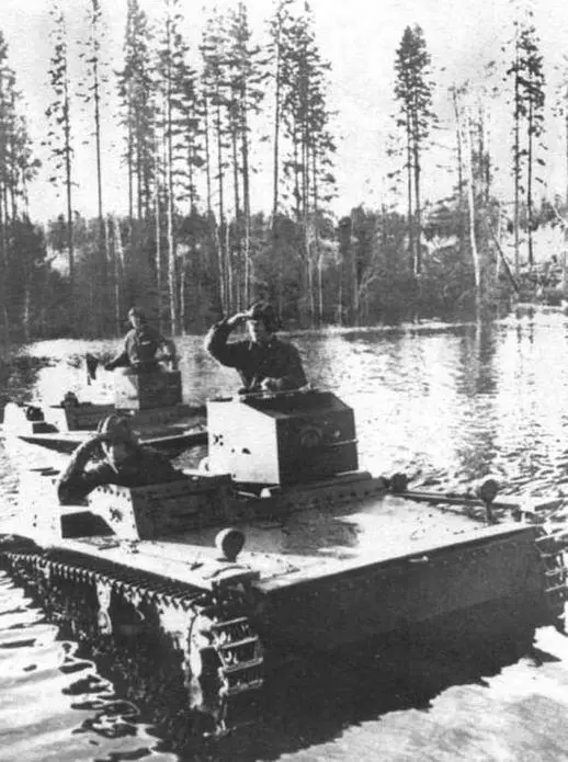 Плавающие танки Т38 во время учений 1938 год В целом же в условиях - фото 36