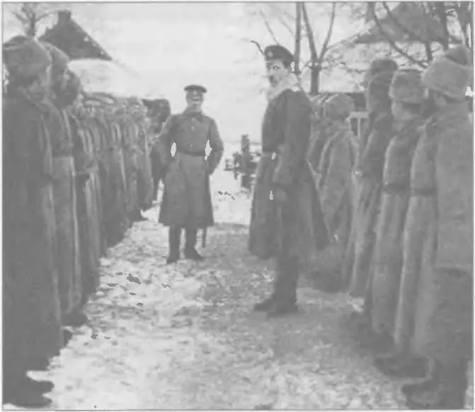 БМ Шапошников среди солдат 1914 г НА Данилов АМ Зайончковский - фото 6