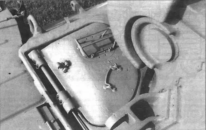 Крышка люка механикаводителя В ней имелось окно для установки - фото 31