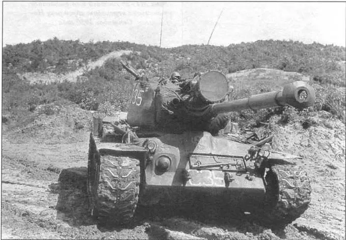 Танк М46 1го танкового батальона морской пехоты оснащенный прожектором - фото 45