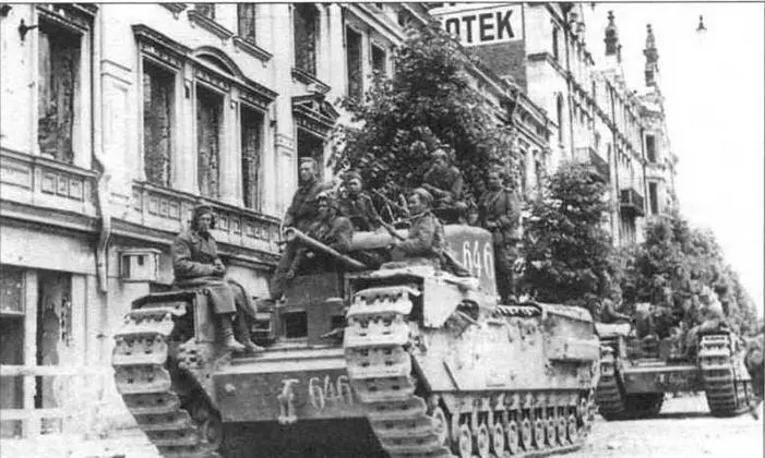 Черчилли 21 отд гв тпп на улице освобожденного Выборга Июнь 1944 года - фото 58