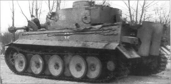 Тигр I окрашенный желтой Dunkel Gelb в боях за Харьков Номер машины - фото 157