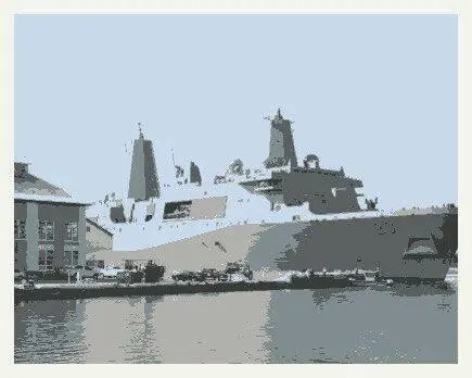 Гавань военноморской базы в состоянии вместить до сорока крупных кораблей - фото 24