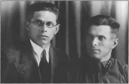 Николай Щелоков с братом Сергеем справа налево 1934 г Н А Щелоков 1930 - фото 31