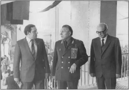 Слева направо Н Н Трошкин Н А Щелоков И С Осипов Помощник - фото 110