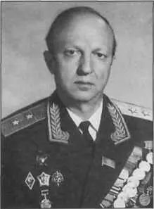 В Д Рыленко Во время поездки в Ленинград Начальник Академии МВД СССР - фото 116