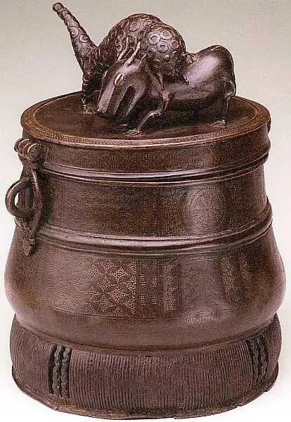 Кудуо шкатулка XVIIIXIX века Медный сплав литье гравировка следы - фото 33