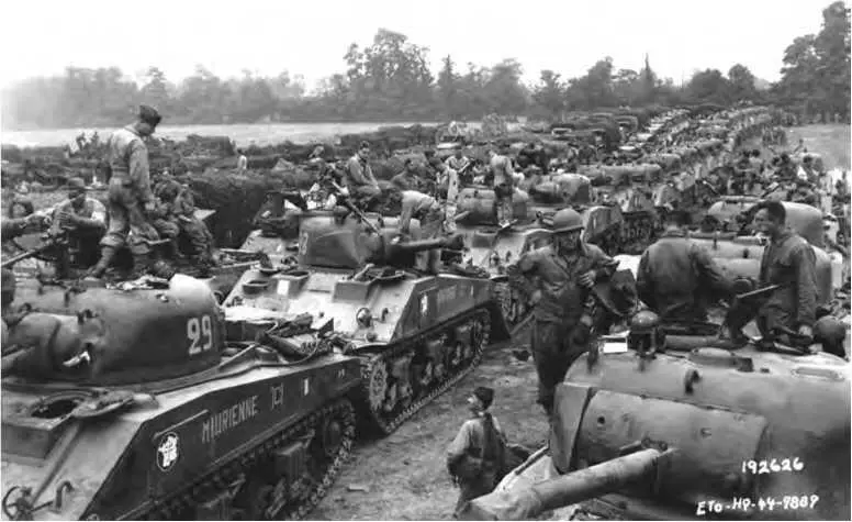 Американские танки на дорогах Западной Германии Весна 1945 г Между вылетами - фото 78