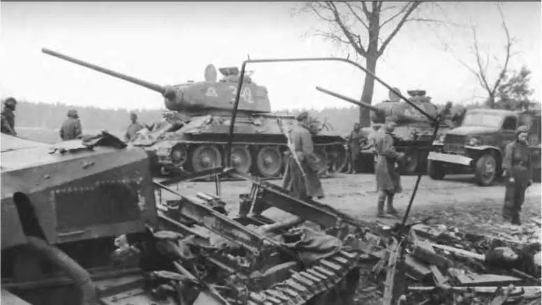 На Берлин Апрель 1945 г Пленные Берлинмай 1945 г У стен Рейхстага Май - фото 82