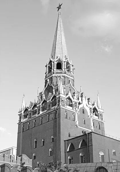 Троицкая башня Летом и осенью 1894 года тайник искал директор Исторического - фото 38