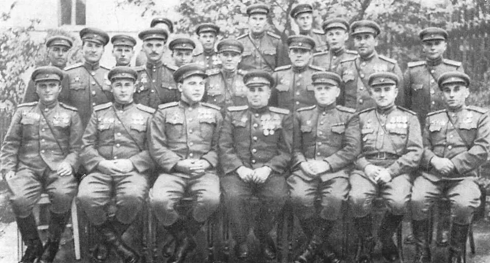Содержание Новое назначение 3 От обороны к наступлению 23 На внешнем фронте - фото 49