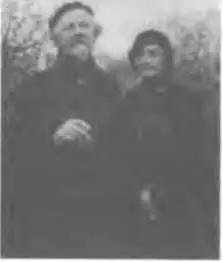 К Бальмонт и его жена Елена Константиновна 1936 Но смутно было у Марины на - фото 35