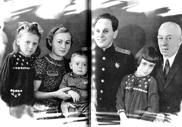 Семья Фрумкиных Юля Лиза Сашка Наум Лариса Янкель 1943 г Мама со своей - фото 12