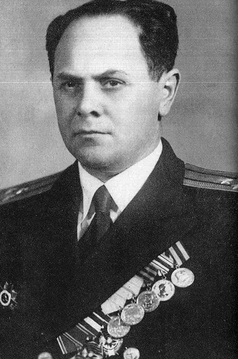 Дедушкаразведчик при полном параде 1970 г Я юный пионер 1974 г Мы с - фото 22