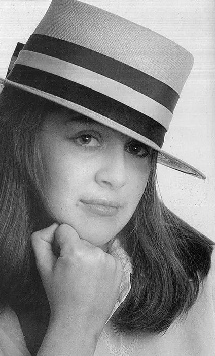 Я в роли модели 1982 г Лариса готовит Середина 1980х гг В перестройку - фото 27