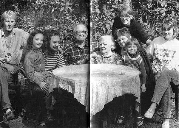 В перестройку семья воссоединилась 1989 г С Ларисой готовим вместе 2013 г - фото 29