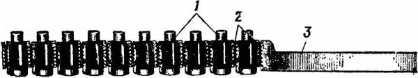 а б Рис 37Патронная лента и коробка а лента б коробка 1 звенья 2 - фото 49