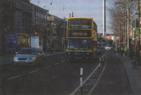 Рис 43 Безопасная односторонняя защищенная велодорожка Расположена на - фото 27