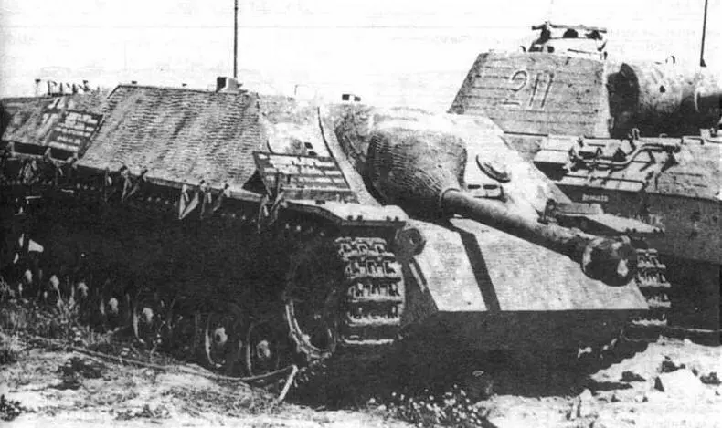 Для npoтивотанковой САУ Jagdpanzer IV был характерен низкий силуэт что давало - фото 102