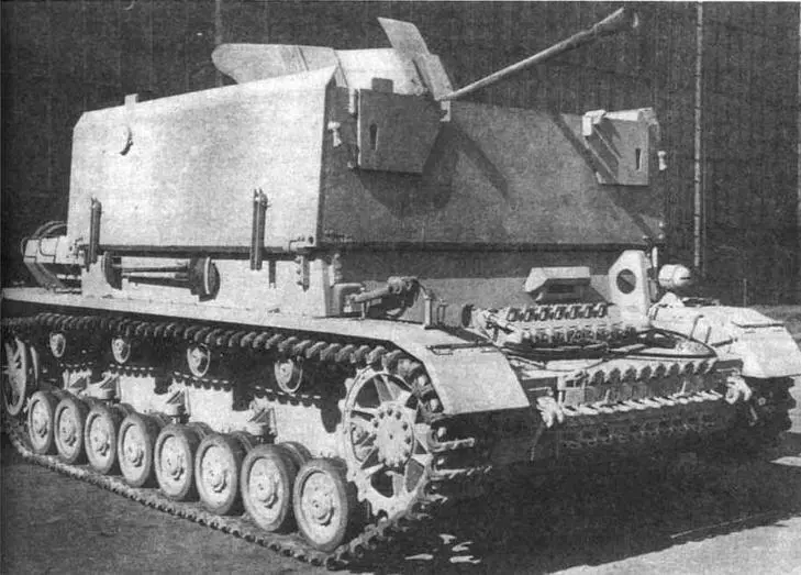 Зенитная самоходная установка Möbelwagen в походном положении Möbelwagen в - фото 116