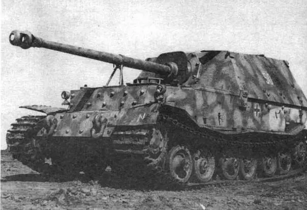 На фото вверху САУ Ferdinand 5й рогм 654го дивизиона истребителей танков - фото 126