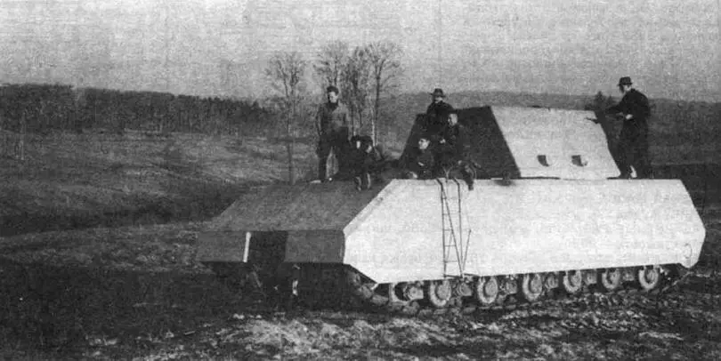 Сверхтяжелый танк Maus во время полигонных испытаний Вместо башни установлена - фото 233