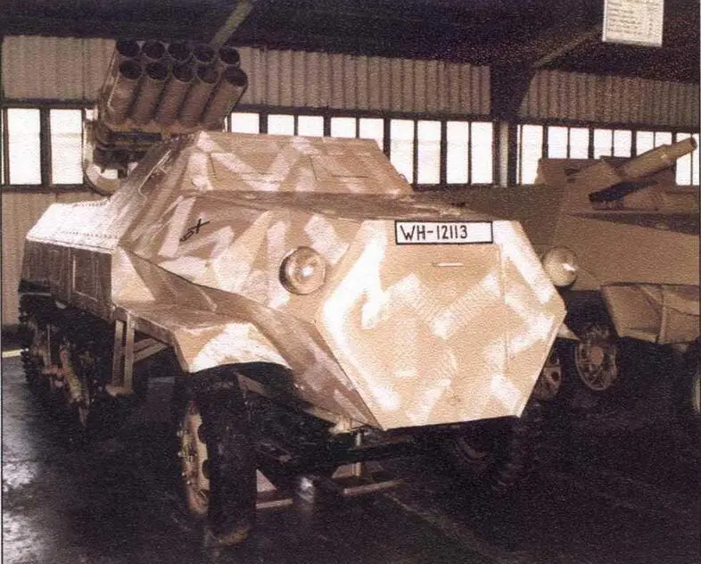 Штурмовой танк Sturmtiger и самоходный реактивный миномет Panzerwerfer 42 - фото 249