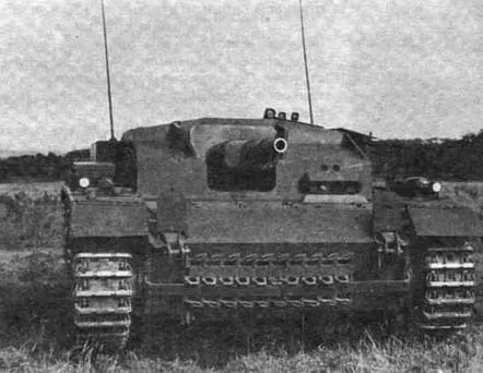 Штурмовое орудие StuG III AusfE Первые четыре батареи штурмовых орудий - фото 91