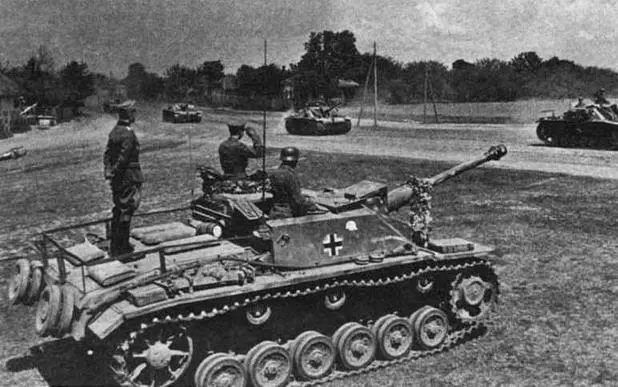 Штурмовое орудие StuG III AusfG Дивизион штурмовых орудий моторизованной - фото 95