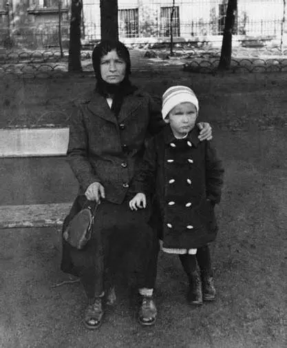 Наля с няней Матрёшей в Одессе осень 1918 г Документы выданные Георгию - фото 114
