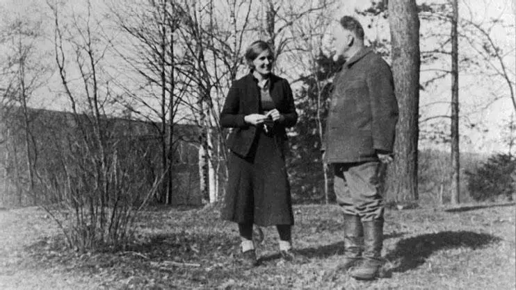 Георгий Несторович с Налей в Деденеве весна 1937 г Невестка Елизаветы - фото 143