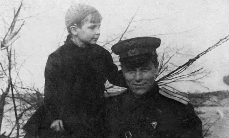 Папа и я в Ярославле Осень 1943 г Глава 12 Военные годы в Москве и на даче - фото 164