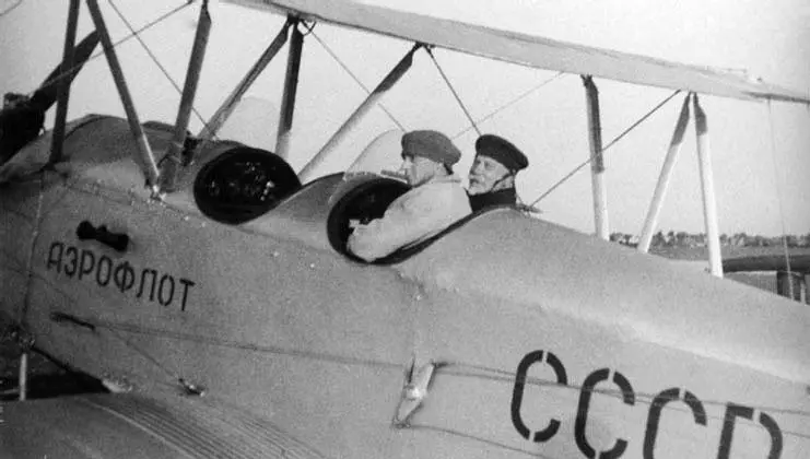 Рига 1946 г Георгий Несторович Сперанский и профессор Руфанов перед полетом - фото 165