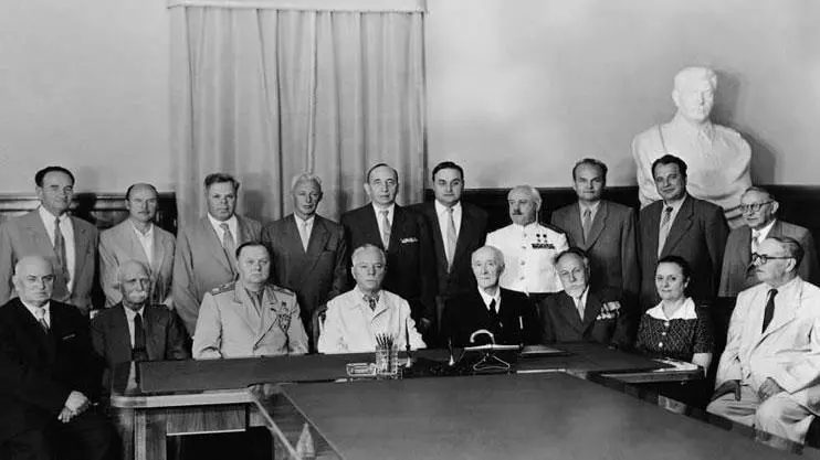 Кремль 1957 г После вручения Г Н Сперанскому Золотой Звезды Героя - фото 181