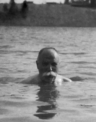 Дальний заплыв Георгий Несторович на водохранилище в Свистухе Лето 1946 г - фото 220