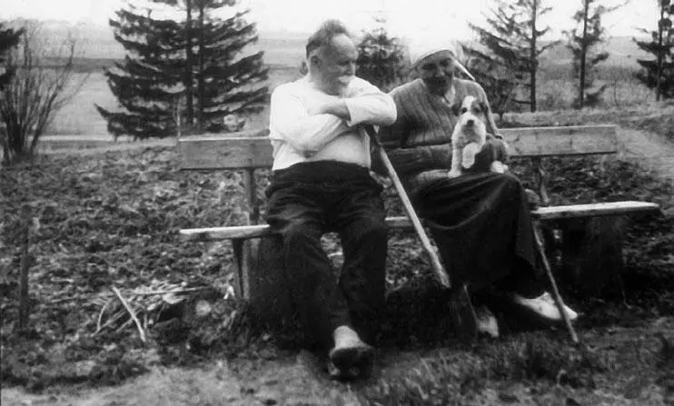 Елизавета Петровна и Георгий Несторович с маленьким Тимкой Деденево 1949 г - фото 244